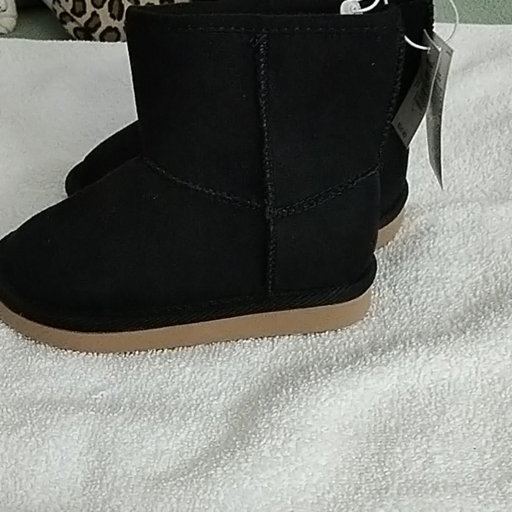 Black boots swead